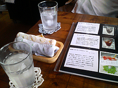 料理:お冷とおしぼり@マリンのおやつ田主丸店