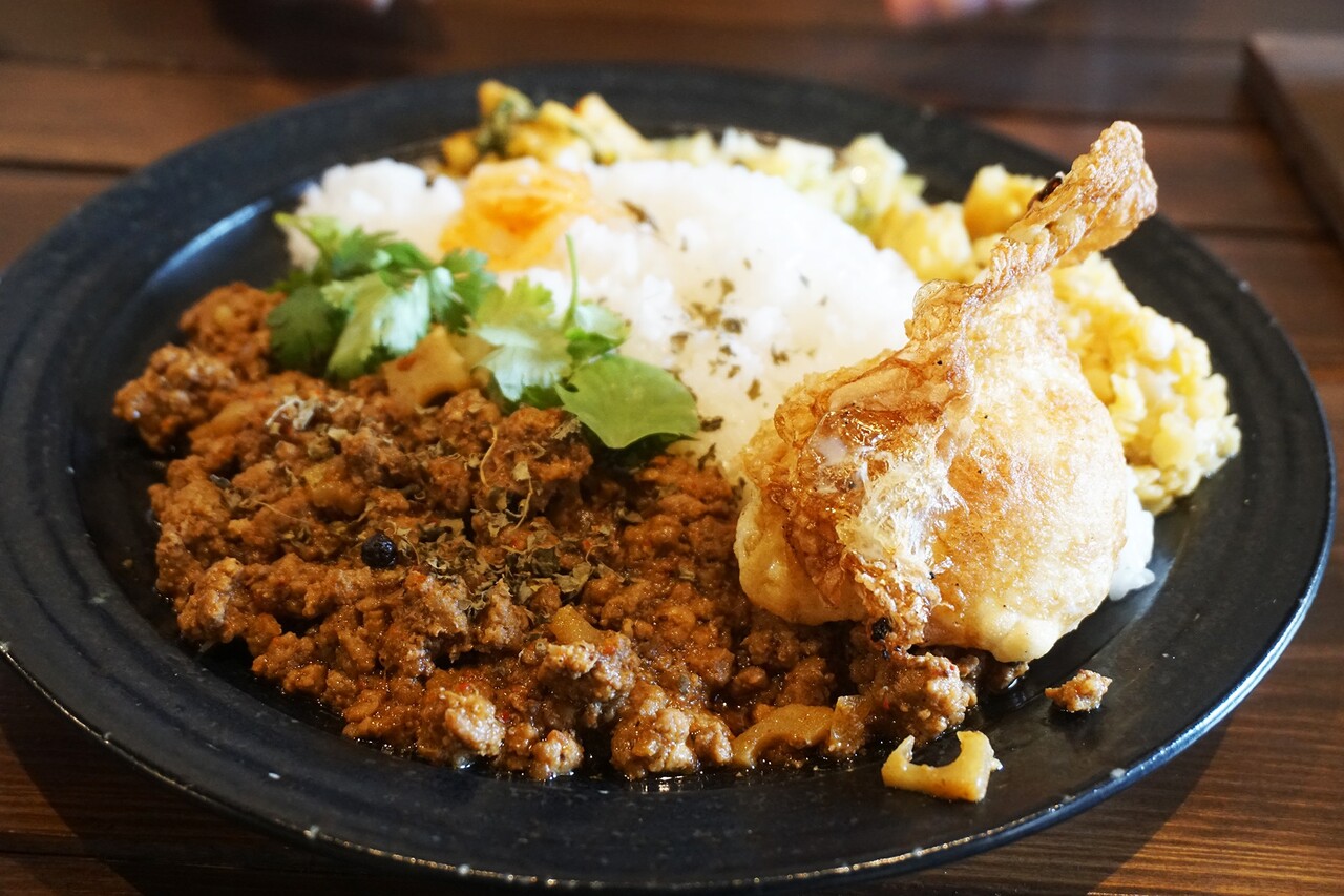 博多おんな節 福岡 志賀島のスパイスカレー店 メガネカリー