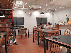 店内:2階のダイニングスペース@ラグルッピ・大手門