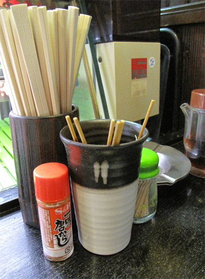 博多おんな節 福岡の焼き鳥屋さんってカンジ みのかさ 博多おんな節 福岡の焼き鳥屋さんってカンジ みのかさ