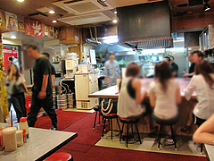 店内:カウンター@長浜屋台やまちゃん福岡天神店