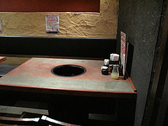 店内:テーブル席@牛角・東比恵店