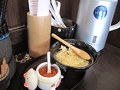 3店内:卓上・回帰水@讃岐うどん・さぬきうどん・誠屋