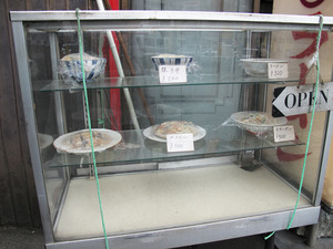 4ショーケース@丸八ラーメン