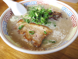 5豚骨ラーメン600円@ラーメンおいげん
