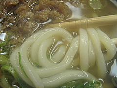 料理:かしわうどんの麺@セクスィー系な、おばちゃんうどん・渡辺通サンセルコ