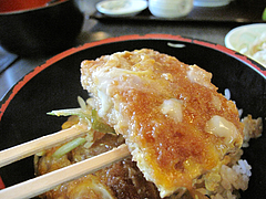 料理:日替わりカツ丼アップ@麺処かわべ・博多駅南