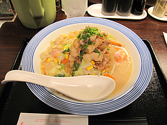 ランチ:たっぷり豚肉ちゃんぽん790円@長崎ちゃんぽん・リンガーハット・福岡大名店