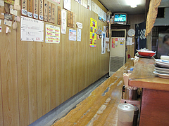店内:カウンター13席@冨ちゃんラーメン・城南区堤
