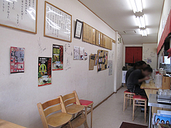 2店内:カウンター席@ラーメン・金田家・行橋