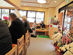 店内:カウンターと小上がり@長住うどん・福岡市南区