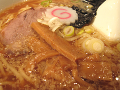 料理:正油らーめんアップ@支那そば勝丸・ラーメンスタジアム・キャナルシティ博多