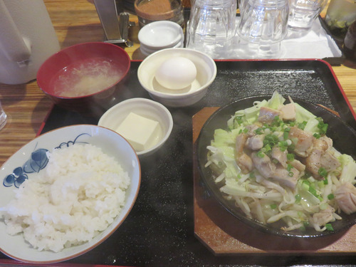 5鶏塩鉄板定食600円