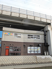 28外観:西鉄電車高架下@讃岐うどん大使・福岡麺通団・薬院