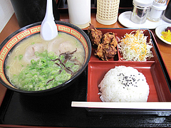 8ランチ:ラーメン定食A650円@博多長浜ラーメン・ももち家・藤崎