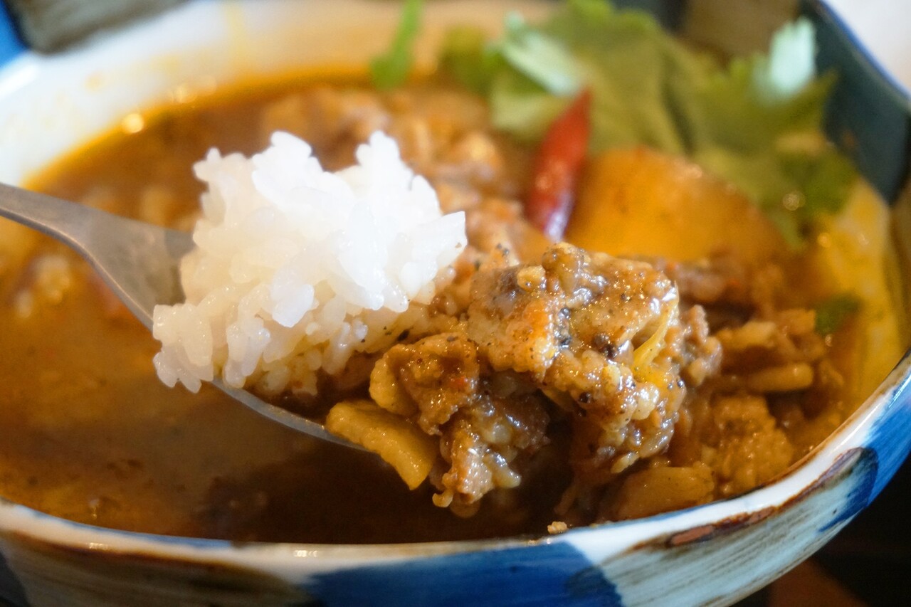博多おんな節 福岡 志賀島のスパイスカレー店 メガネカリー