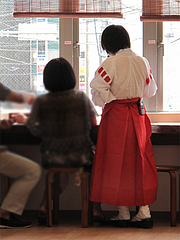 店内:巫女さん@ちょんまげ侍・博多川端商店街