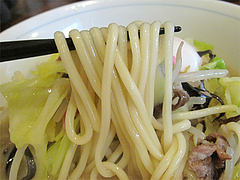 料理:ちゃんぽん玉子入りの麺@ちゃんぽん専門店・千吉・博多区神屋町