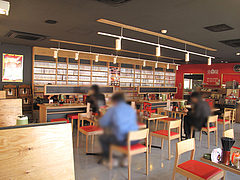 店内:テーブル席@博多金龍ラーメン・長住