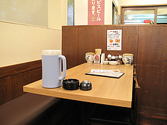4店内:テーブル@長浜将軍・ラーメン・那珂川店