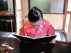店内:テーブル席@博多つけうどん・忍々・櫛田神社前