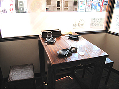 店内:窓際テーブル席@六壱○(ろくいちまる)・平尾