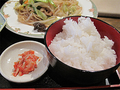 14ランチ:小ライスとキムチ@大連屋台料理Lee(李・リー)
