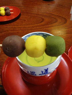 13坊ちゃん団子@道後温泉本館