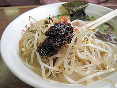 料理:食べるラー油ともやし@ラーメンつる家・那珂川