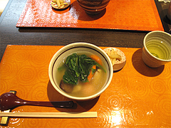 料理:紅白白玉雑煮(煎茶・お漬物付)945円@白玉屋新三郎・桜坂店・福岡