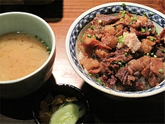 料理:もつ丼(味噌汁・香の物)680円@柳橋もつ元柳橋連合市場・福岡