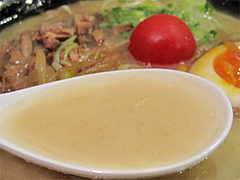 料理:博多発祥白濁中華そばスープ@博多発祥中華そば・鶴と亀