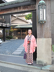 外観:入り口で居眠り?@料亭きくしげ・西中洲