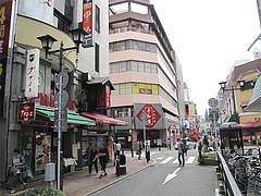 16外観:お店のある通り@新天町・プリンス・天神