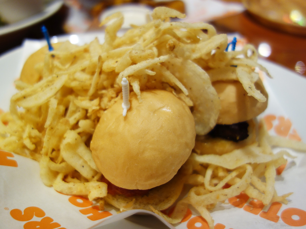 博多おんな節 福岡 Cheers フーターズガールとアメリカ料理 フーターズ 福岡店