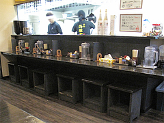 3店内:カウンター席@海豚や・大橋店