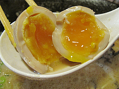 料理:とんこつこく味ラーメン半熟煮玉子150円@龍の家・ラースタ2・キャナルシティ博多