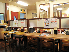 3店内:対面カウンター@長浜将軍・ラーメン・那珂川店