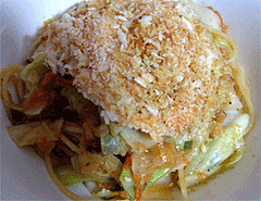 カリカリ卵(玉子のパン粉焼き)とトマトソースパスタ