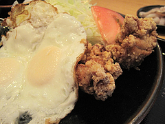 8ランチ:目玉焼きと唐揚げ@日の出食堂・博多駅前