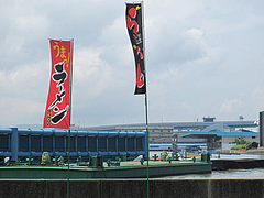 20外観:川向こうの競艇場(ボートレース福岡)@博多ダーメン屋八千代店(八千代ダーメン)