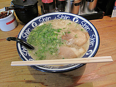 ランチ:ラーメン500円@博多らーめんShinShin(シンシン)天神店