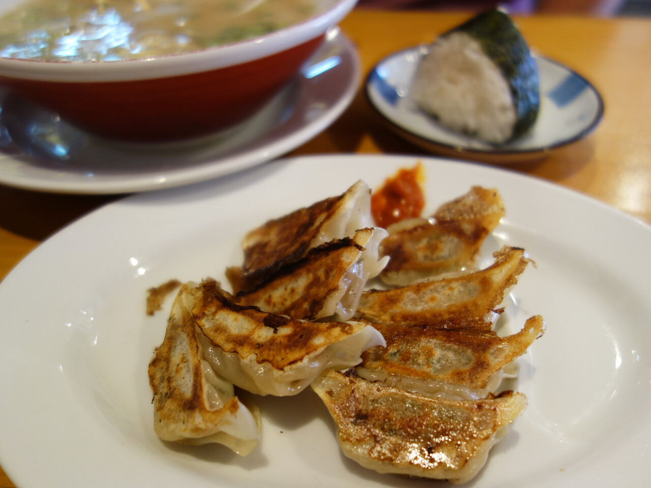 博多おんな節 福岡 ラーメン餃子おにぎりの御殿ランチ690円 長浜御殿 長尾本店