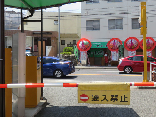 13駐車場