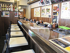 3店内:カウンター8席@元祖博多麺もつ屋・春吉