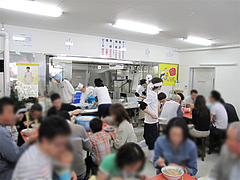 店内:テーブル席@元祖長浜屋