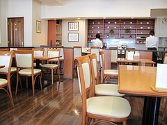 店内:テーブル席@珈房癒豆水・カフェ