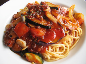 5夏野菜と挽肉のスパイシーチリパスタ@ワンパーク大濠
