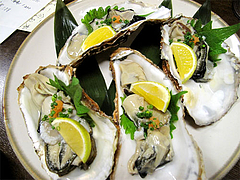 料理:宮城産殻付きかき刺身1個400円@西中洲しん進