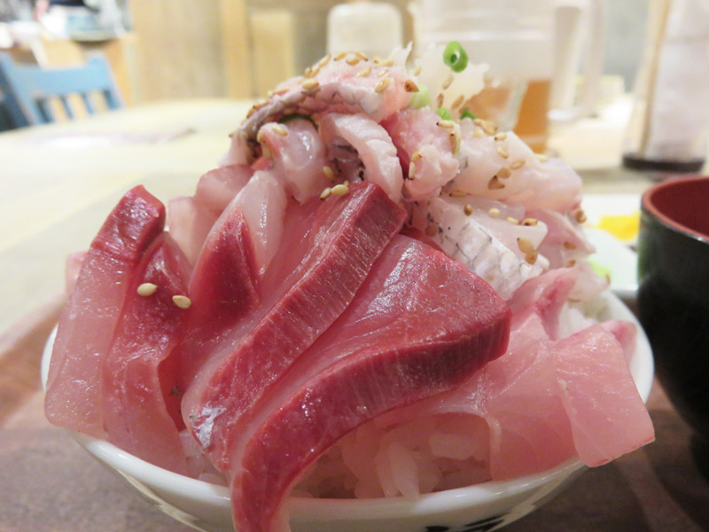 博多おんな節 福岡 天神で刺身乗せ放題の海鮮丼ビュッフェ 魚助食堂 福岡パルコ店